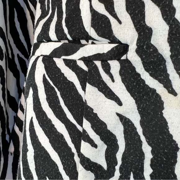 Bongo women’s semi Cropped Jacket. Sz XL. Black White w/ Blue partial lining - Picture 5 of 9